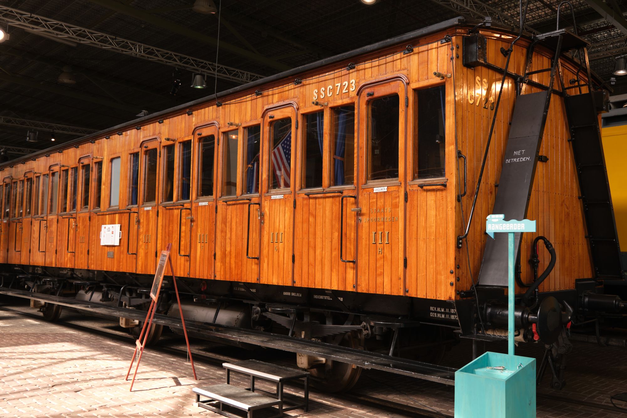 This is one of the few preserved wagons belonging to the original Orient  Express. Place: Spoorwegmuseum in Utrecht.