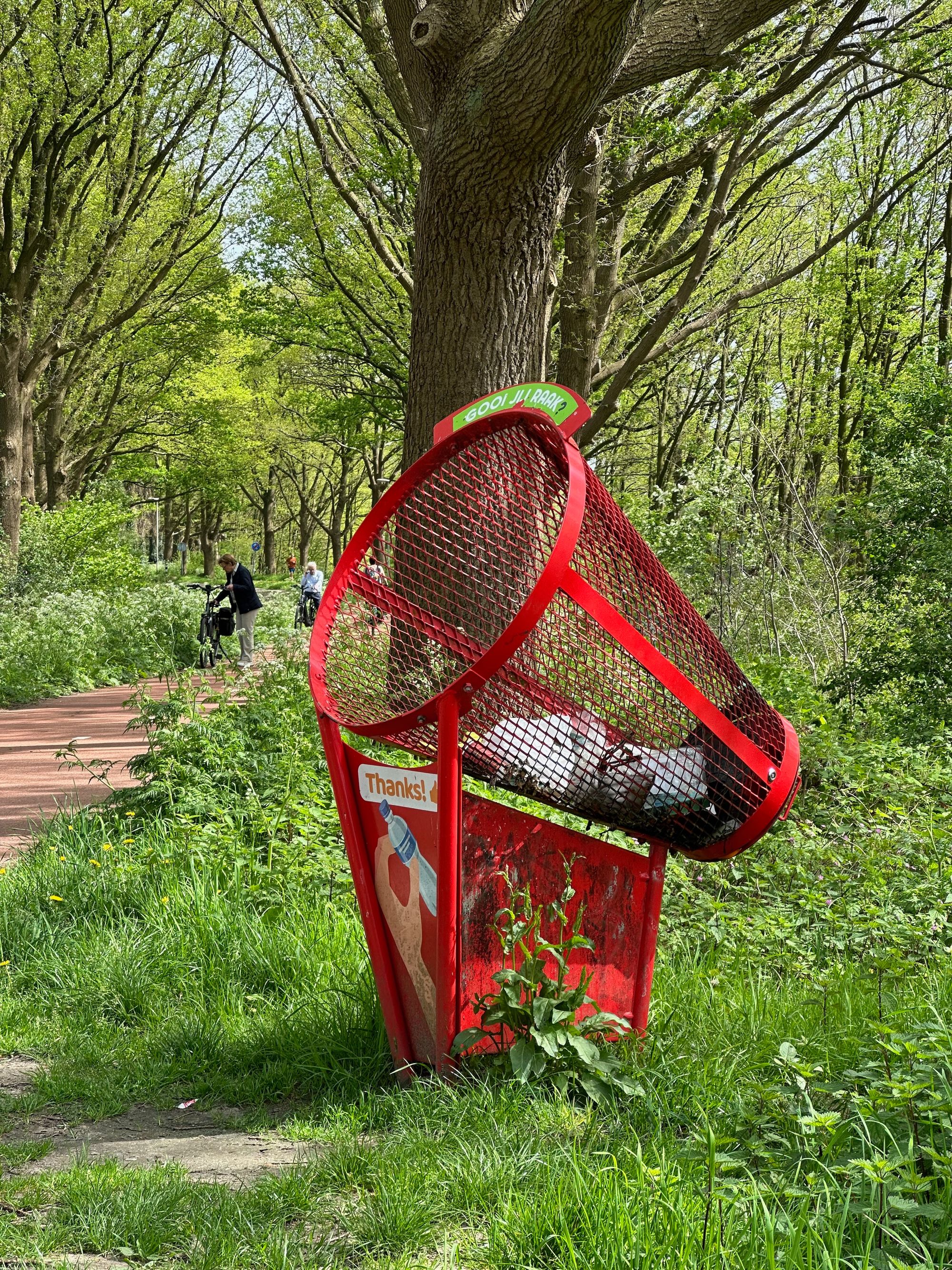 Dutch things: just throw your trash while biking
