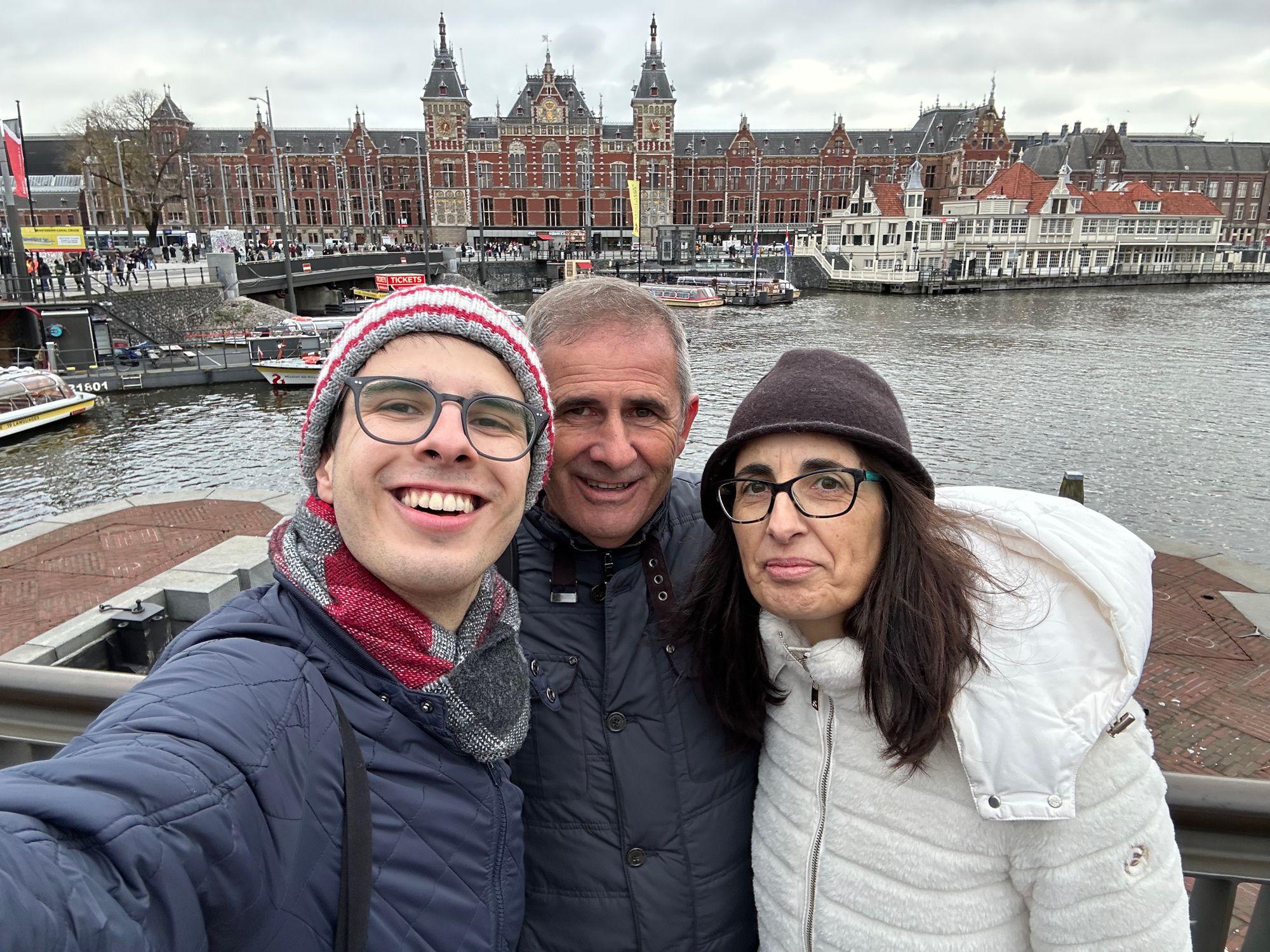 Parents at Amsterdam Centraal